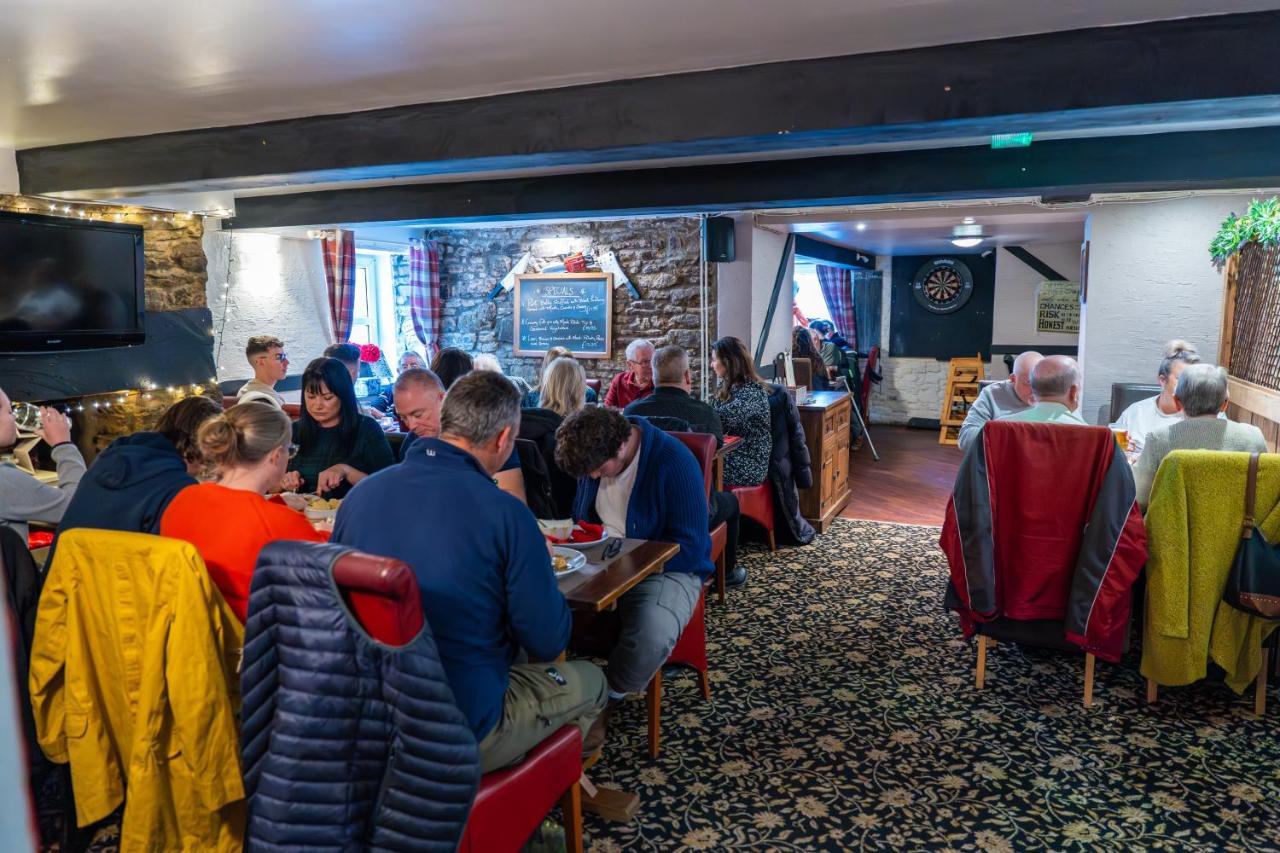 The Cock Hotel Bronllys Dış mekan fotoğraf